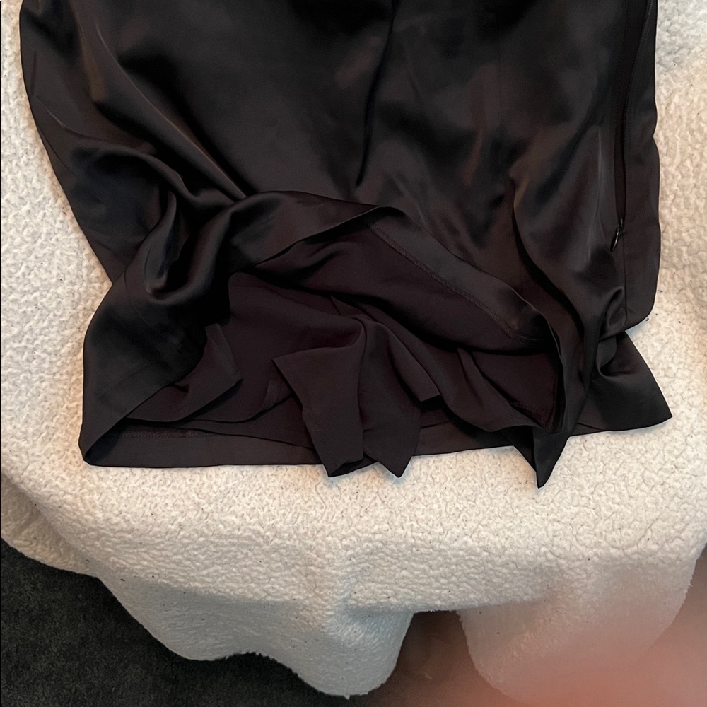 Abercrombie & Fitch black satin mini skort w/ side zipper w/ clasp in Large - Picture 3 of 5